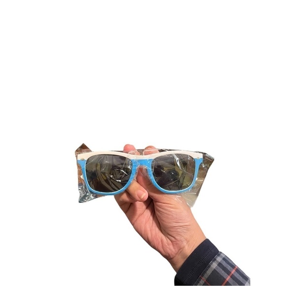 I d buzz merch set water bottle and sunglasses - Picture 4 of 4